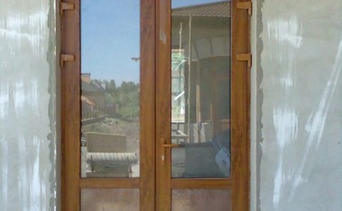 входная дверь пвх со стеклом