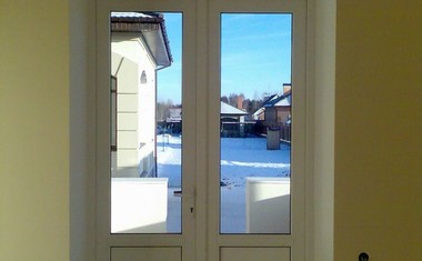 входные двери из пвх в загородный дом